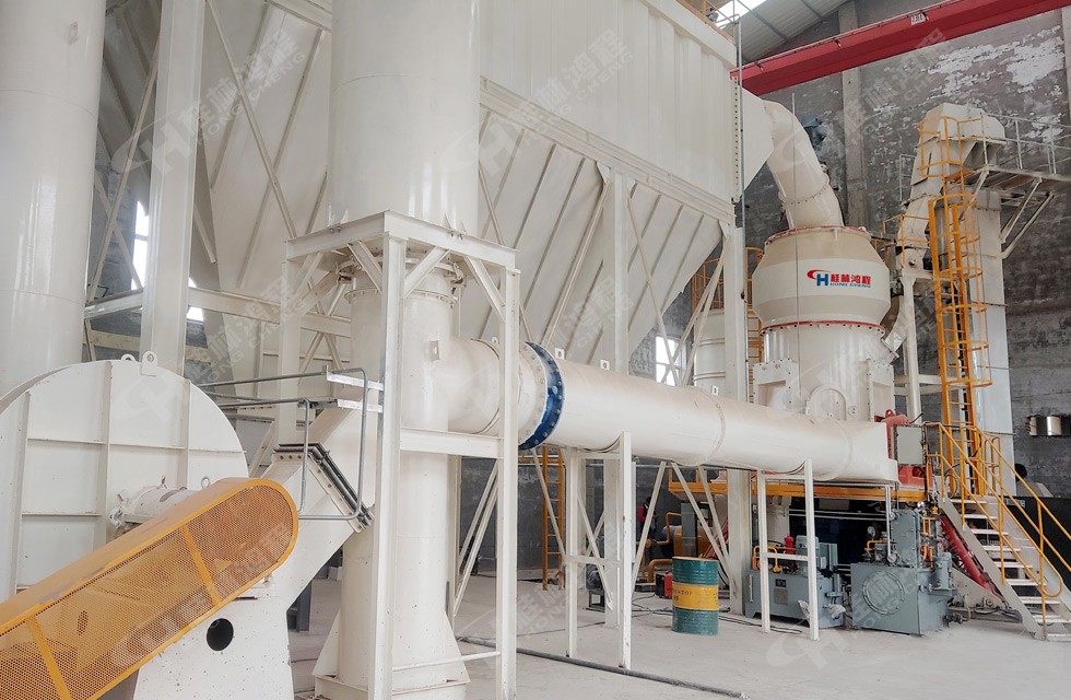 鋁礬土立磨現場圖片：山西鋁礬土生料粉磨車間現場